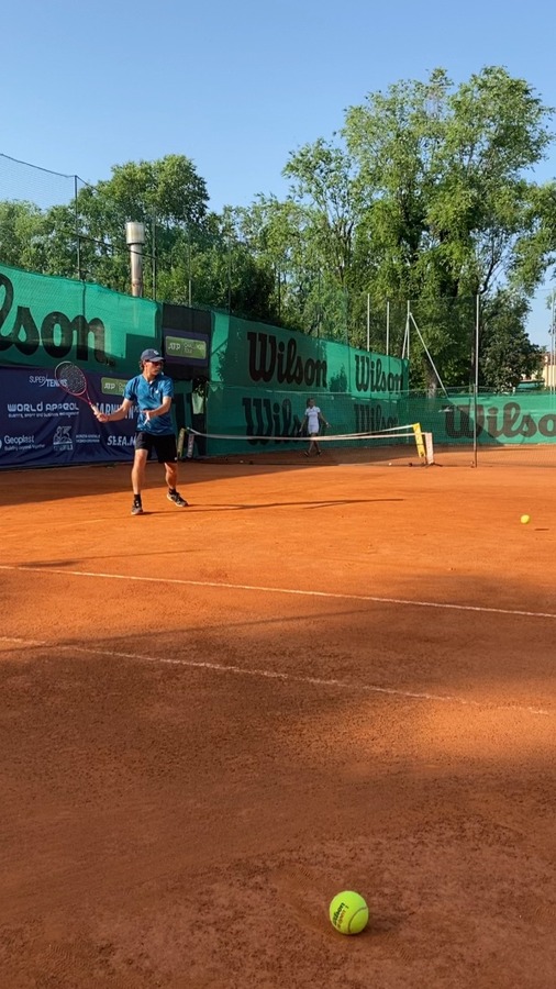 Massimo Bettini coach de tennis en action lors d'un entraînement professionnel