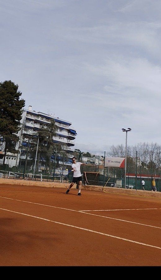 Court de tennis privé villa Côte d'Azur — cours avec Massimo Bettini